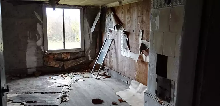Why Selling a Distressed House Through Traditional Methods Fails in Sunrise Manor